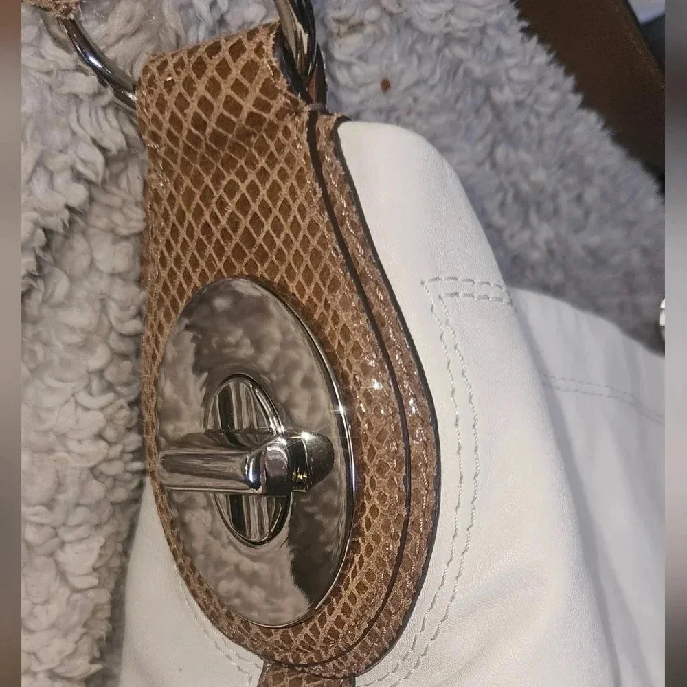 Coach Cream and Brown Hobo Bag - Picture 6 of 16